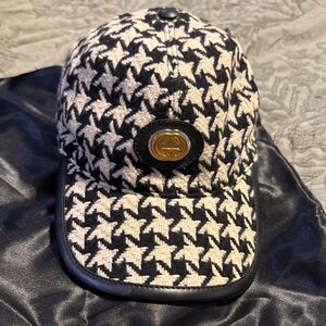 Authentic Gucci Black and Cream Houndstooth Hat